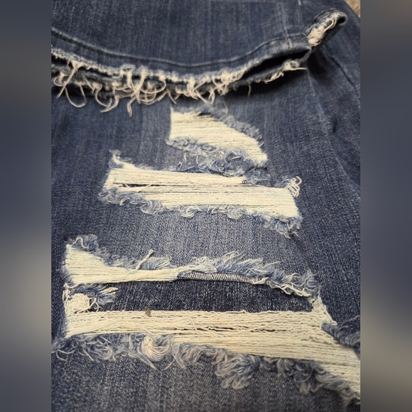 Judy Blue Women's Blue Distressed Capri Jeans - Picture 3 of 3